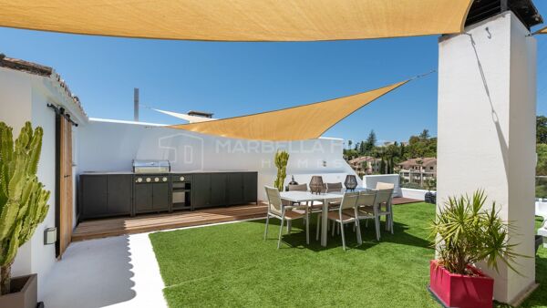 Penthouse duplex de 3 chambres en première ligne de golf avec solarium de 150 m² à Balcones de La Quinta, Benahavís