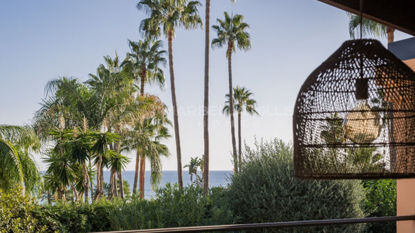 Andalusische Villa auf Doppelgrundstück in zweiter Strandlinie in Los Monteros, Marbella Ost