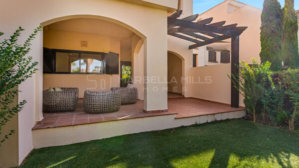 Apartamento de dos dormitorios con jardín en Las Mimosas, Puerto Banús