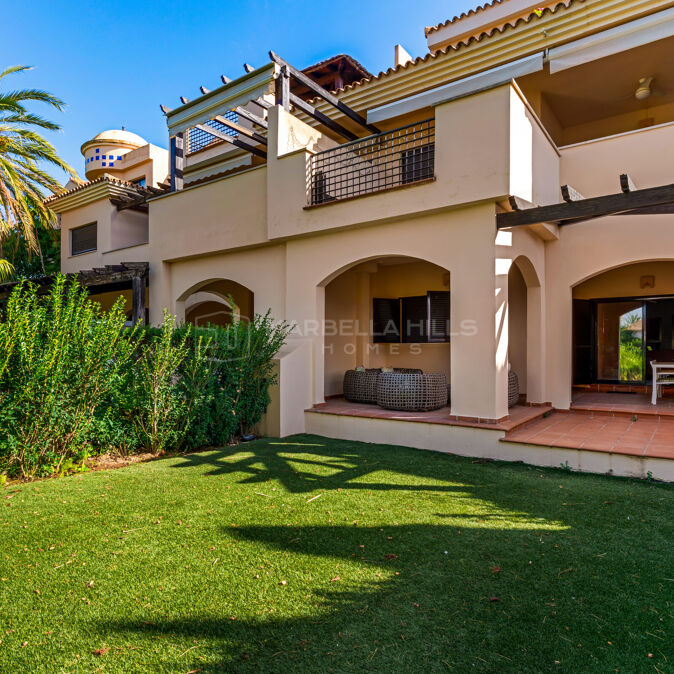 Appartement de deux chambres avec jardin à Las Mimosas, Puerto Banús