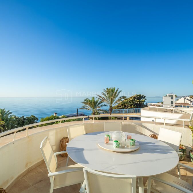 Duplex-Penthouse in erster Strandlinie mit Meerblick zum Verkauf in Sinfonía del Mar, Estepona
