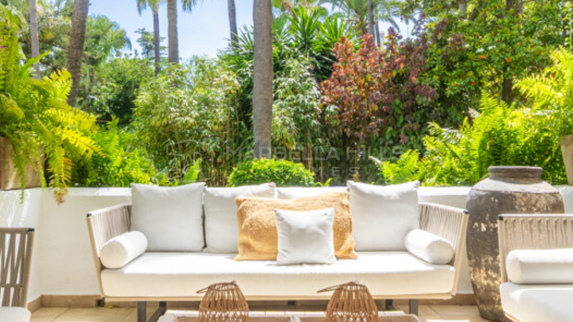 Renovated 2-Bedroom Apartment for Sale in Puente Romano II, Marbella Golden Mile