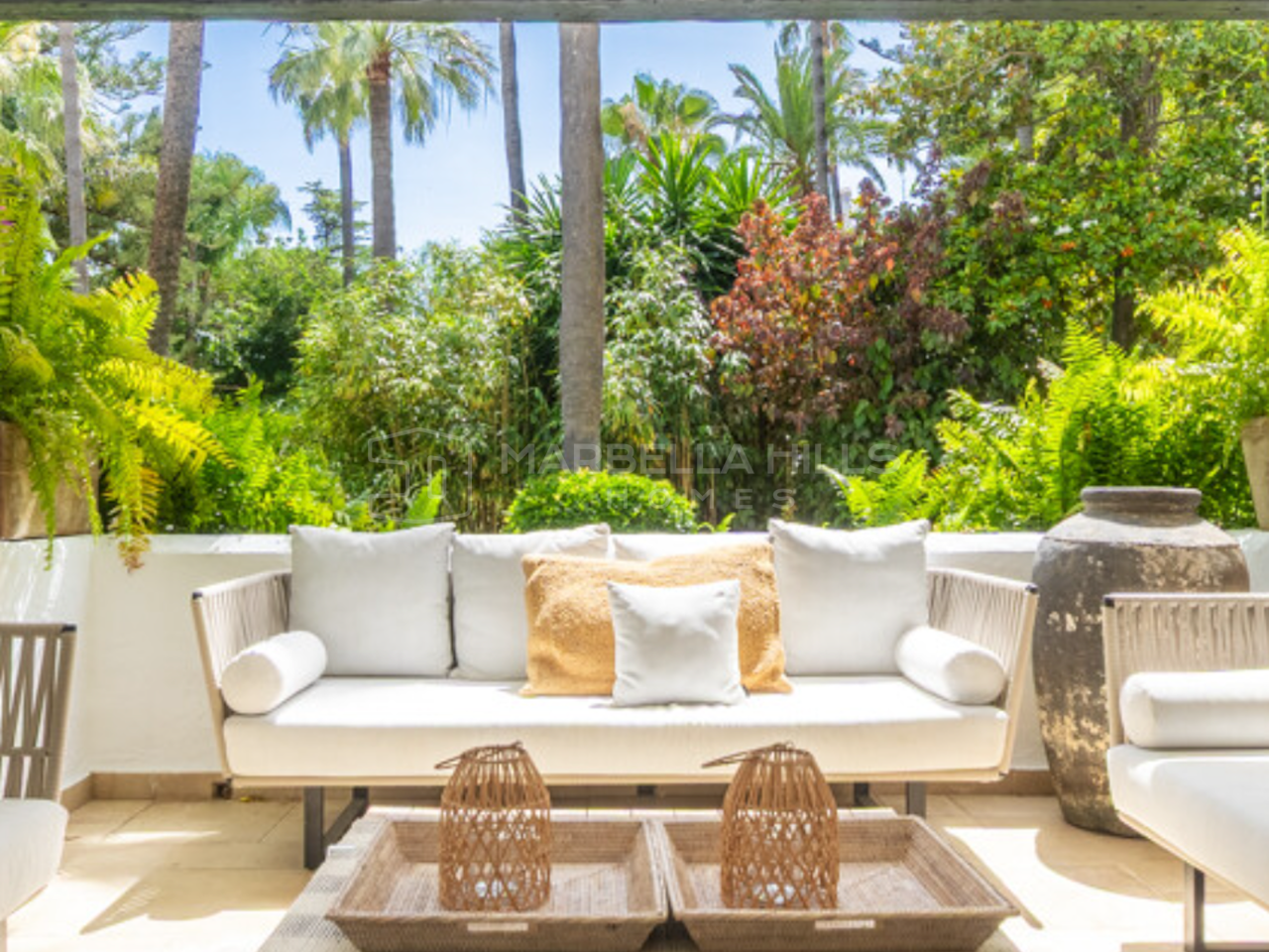 Renovated 2-Bedroom Apartment for Sale in Puente Romano II, Marbella Golden Mile