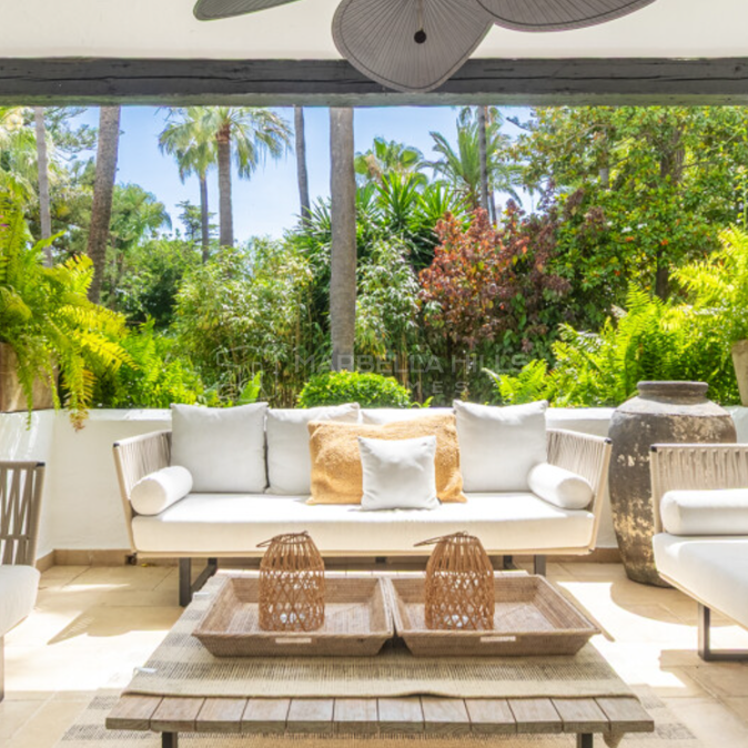 Renovated 2-Bedroom Apartment for Sale in Puente Romano II, Marbella Golden Mile