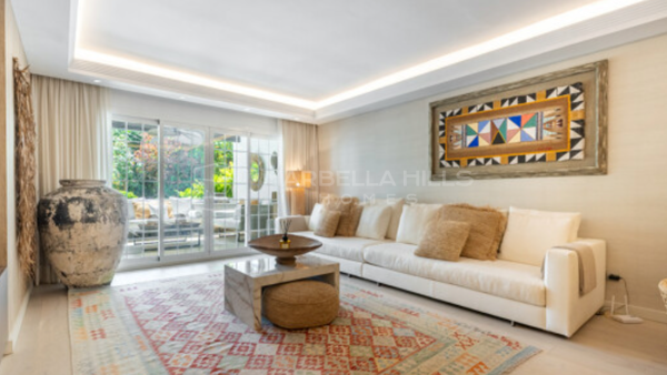 Renovated 2-Bedroom Apartment for Sale in Puente Romano II, Marbella Golden Mile