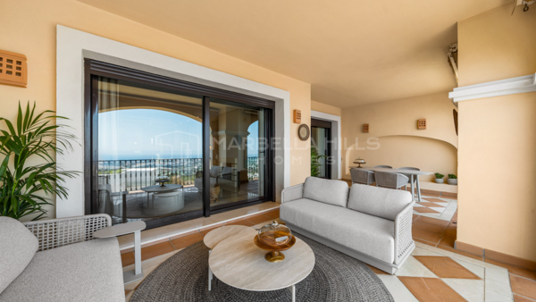 Elegant 2 bedroom Apartment with Panoramic Sea Views in Buenavista, La Quinta