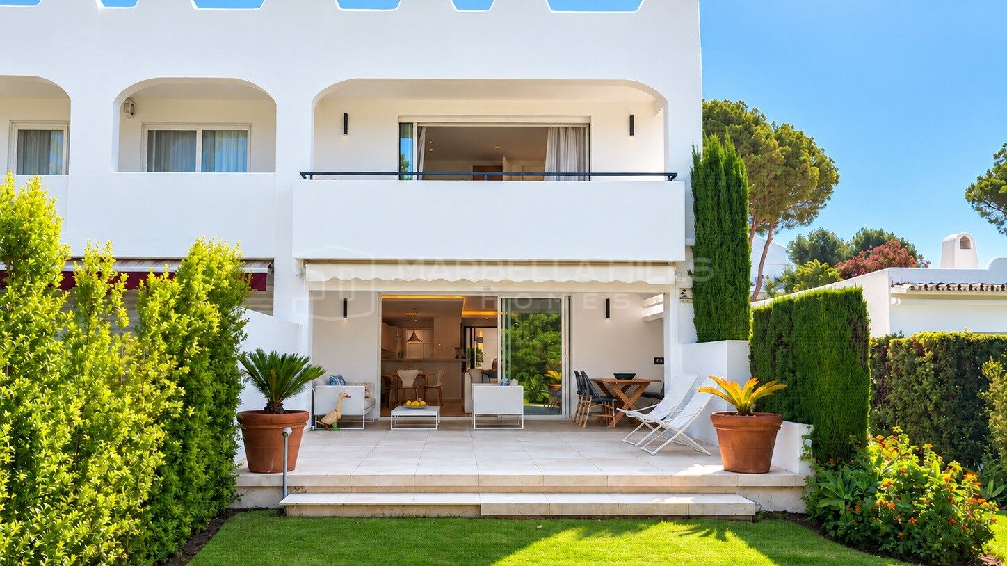 Charming Golf Frontline Townhouse with La Concha Views in Peñablanca, Nueva Andalucía
