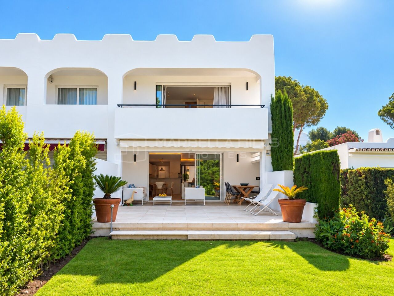Charming Golf Frontline Townhouse with La Concha Views in Peñablanca, Nueva Andalucía