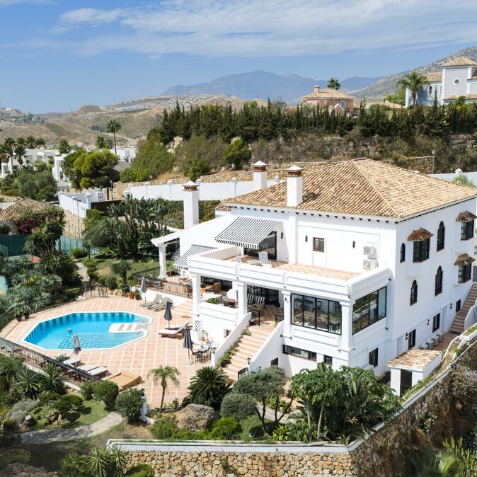 Renovated 7-Bedroom Estate with Sea Views, Pool and Padel Court for Sale in El Capitán, Benahavís