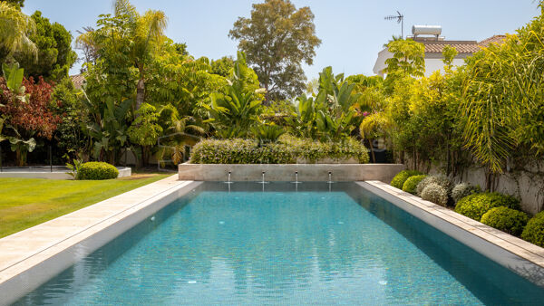 La Serena : villa andalouse rénovée à deux pas de la plage de San Pedro