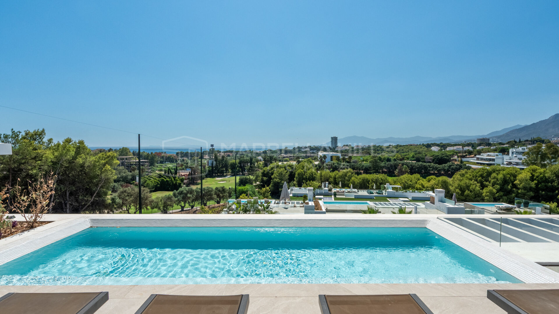 Penthouse neuf avec piscine privée sur le toit et vue mer et golf à vendre à Soul Marbella