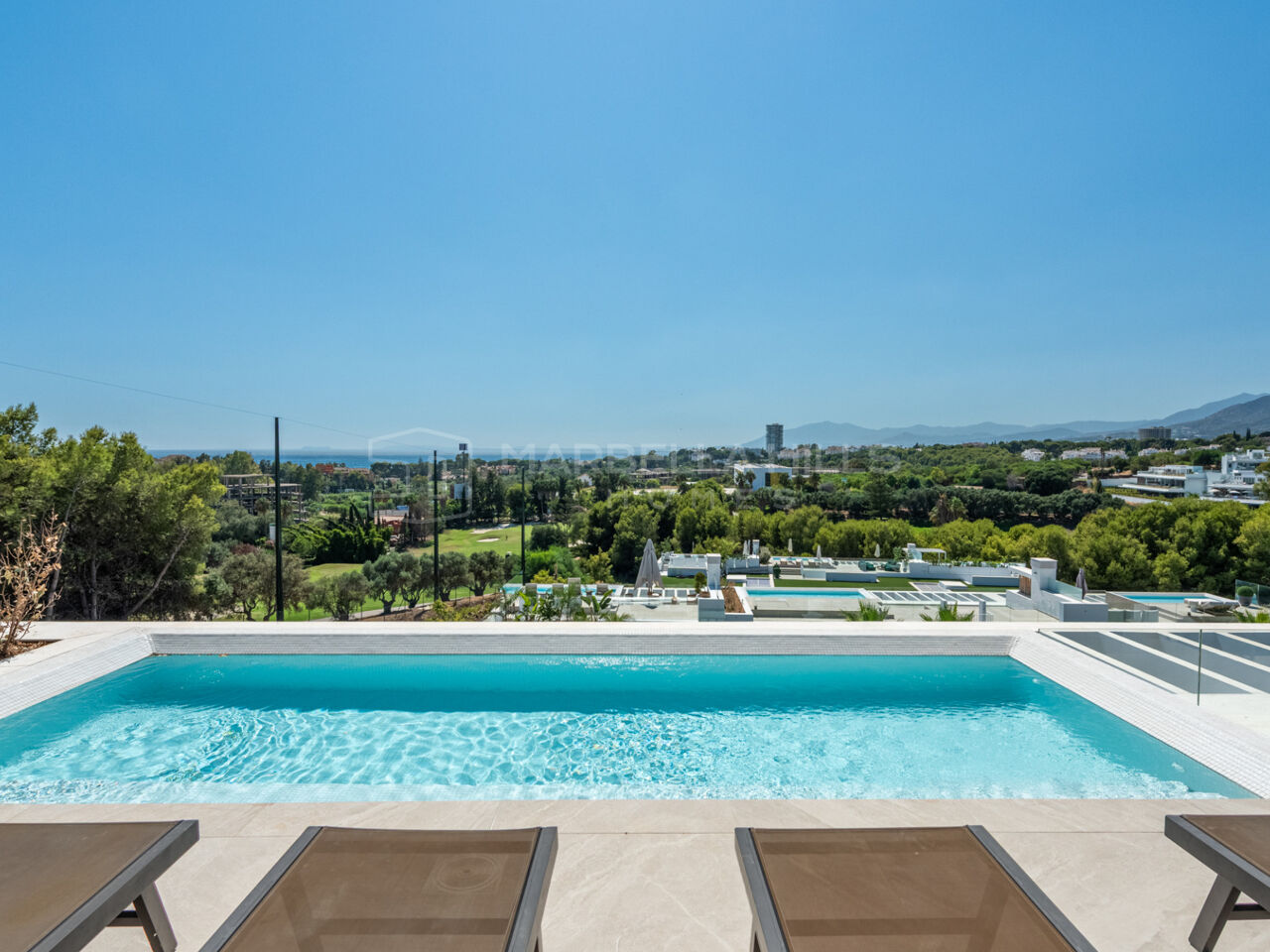 Penthouse neuf avec piscine privée sur le toit et vue mer et golf à vendre à Soul Marbella