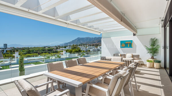 Penthouse neuf avec piscine privée sur le toit et vue mer et golf à vendre à Soul Marbella