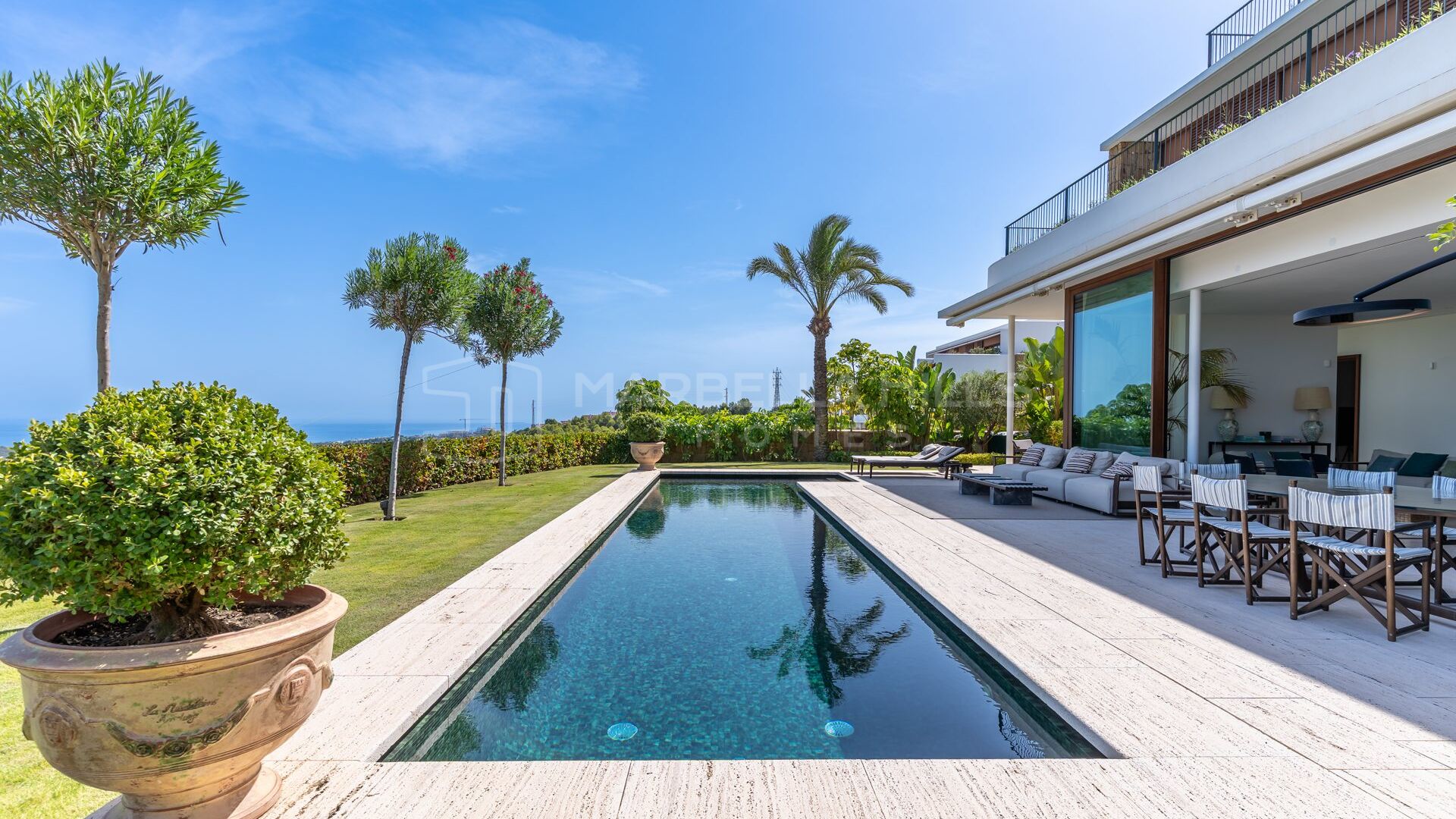Résidence d'exception avec jardin, piscine privée et vue mer à vendre à Finca Cortesin, Casares