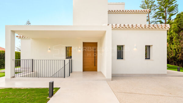 Fully Renovated Villa with Sea Views for Sale in Elviria, Marbella East