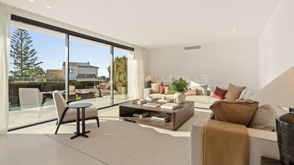 Fully Renovated Villa with Sea Views for Sale in Elviria, Marbella East