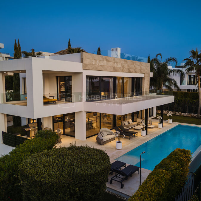 Contemporary 5 bedroom Villa for Sale in a Gated Community in Nueva Andalucía, Marbella