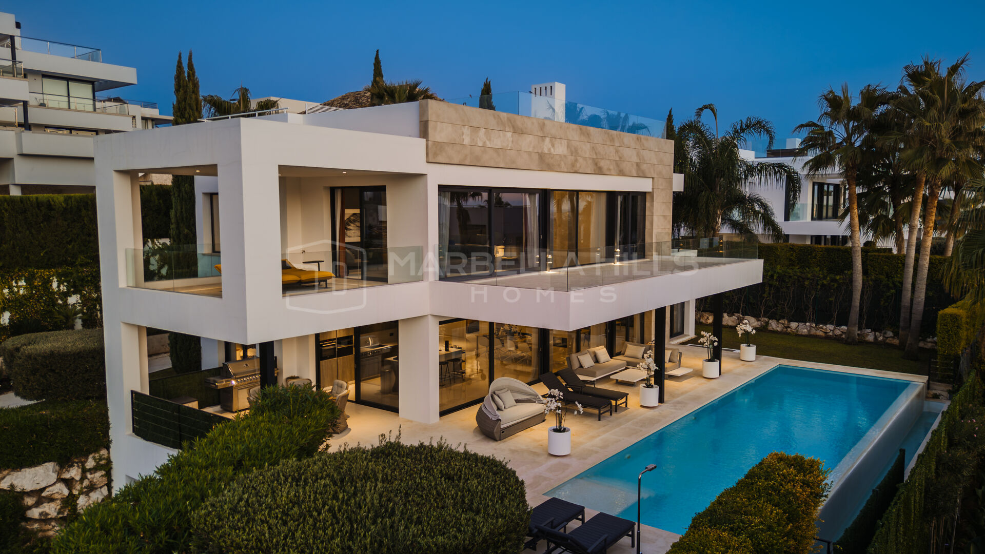 Contemporary 5 bedroom Villa for Sale in a Gated Community in Nueva Andalucía, Marbella