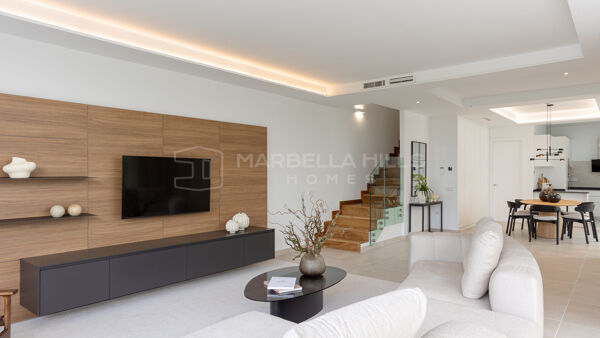 Villa moderna de 4 dormitorios con piscina privada en venta en Valdeolletas, Marbella