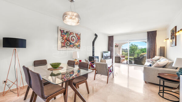 Spacious Three-Bedroom Apartment with La Concha Views in La Quinta, Benahavís