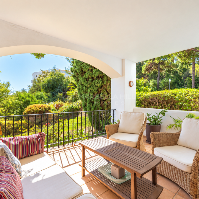 Spacious Three-Bedroom Apartment with La Concha Views in La Quinta, Benahavís