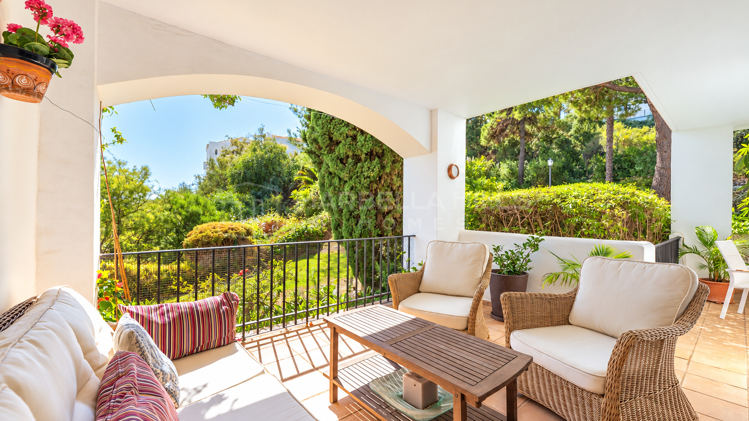 Spacious Three-Bedroom Apartment with La Concha Views in La Quinta, Benahavís