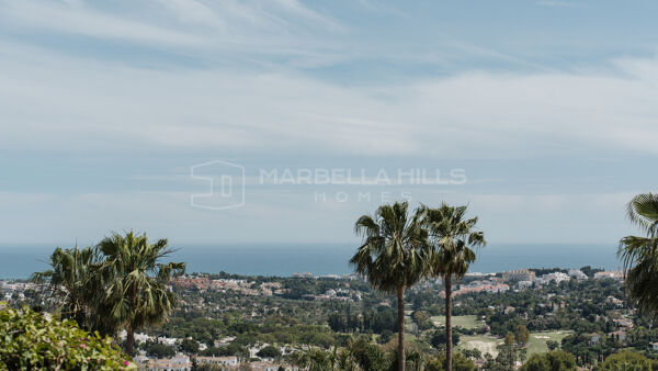 Duplex Penthouse with Panoramic Sea Views in Les Belvederes, Nueva Andalucía