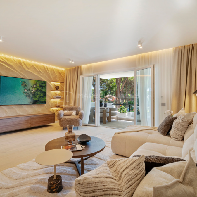 Renovated Apartment with Spacious Terrace in El Presidente, Estepona