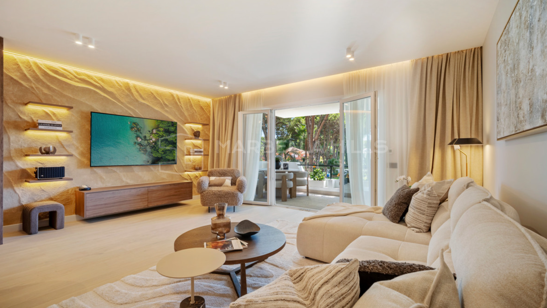 Renovated Apartment with Spacious Terrace in El Presidente, Estepona