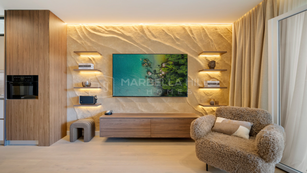 Renovated Apartment with Spacious Terrace in El Presidente, Estepona