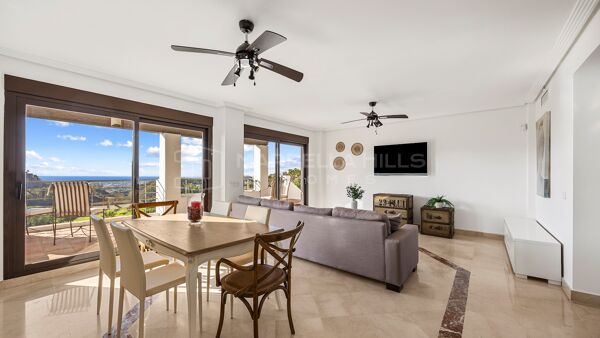 Villa à vendre à Los Arqueros, Benahavís avec vues panoramiques sur la mer et le golf