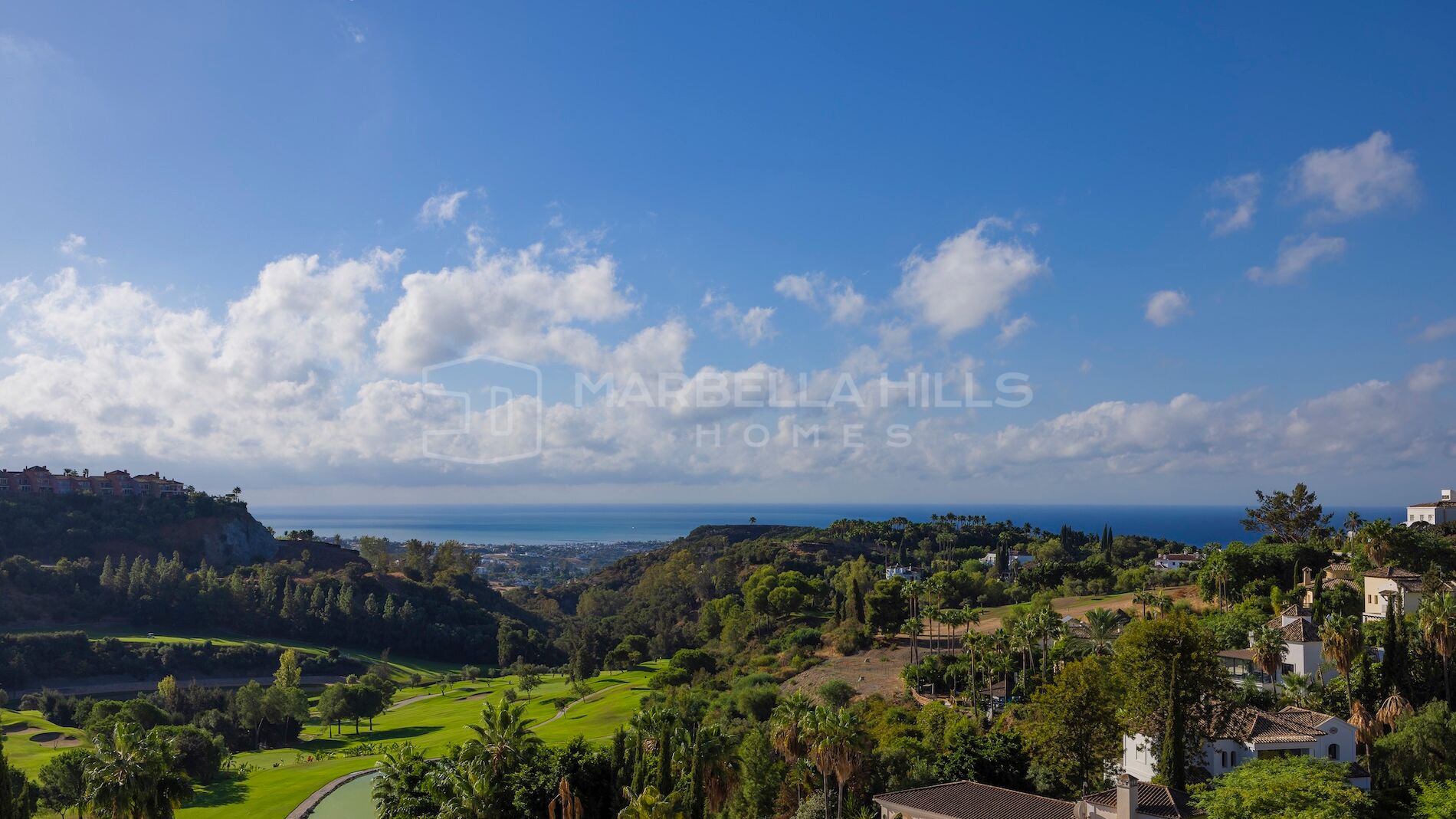 Villa à vendre à Los Arqueros, Benahavís avec vues panoramiques sur la mer et le golf