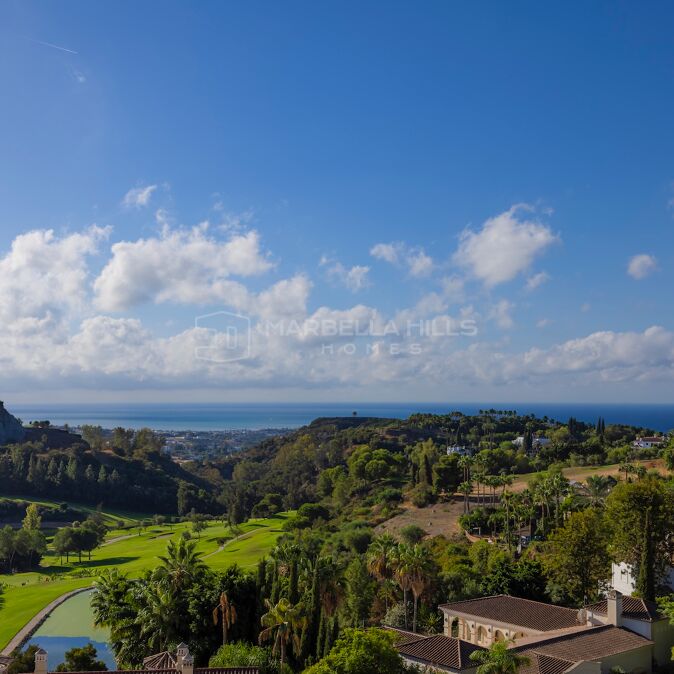 Villa à vendre à Los Arqueros, Benahavís avec vues panoramiques sur la mer et le golf
