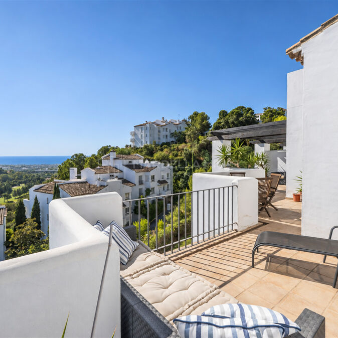 Penthouse à vendre à Altos de La Quinta, Benahavís avec vue mer et golf