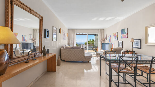 Penthouse à vendre à Altos de La Quinta, Benahavís avec vue mer et golf