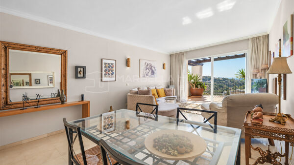 Penthouse à vendre à Altos de La Quinta, Benahavís avec vue mer et golf