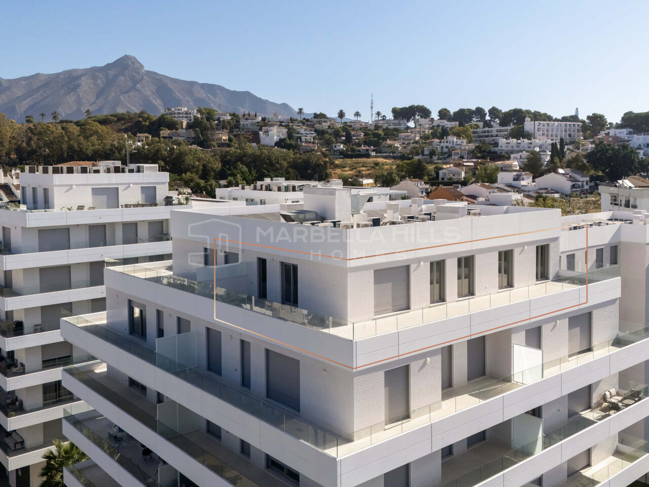 Penthouse mit 4 Schlafzimmern zum Verkauf in La Campana, Nueva Andalucía mit Panorama Meerblick