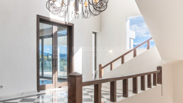 Andalusian Villa for Sale in El Madroñal, Benahavís with Panoramic Sea and Mountain Views