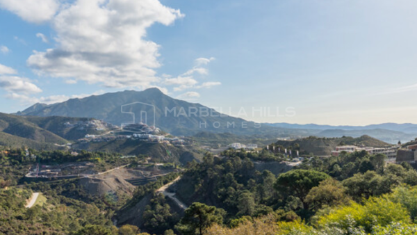 Andalusian Villa for Sale in El Madroñal, Benahavís with Panoramic Sea and Mountain Views