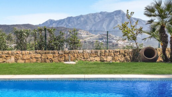 Andalusian Villa for Sale in El Madroñal, Benahavís with Panoramic Sea and Mountain Views