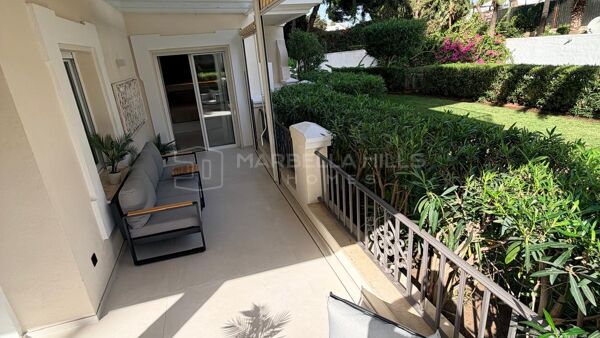 Appartement rénové avec licence touristique à vendre à Andalucía del Mar, Puerto Banús