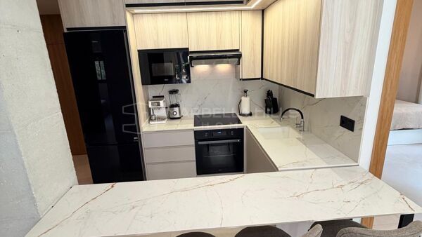 Appartement rénové avec licence touristique à vendre à Andalucía del Mar, Puerto Banús