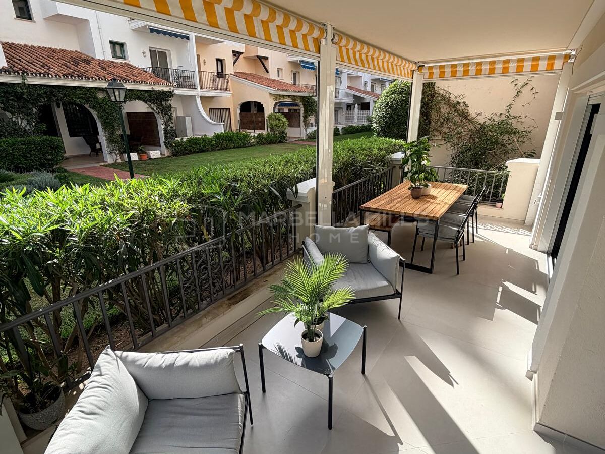 Appartement rénové avec licence touristique à vendre à Andalucía del Mar, Puerto Banús