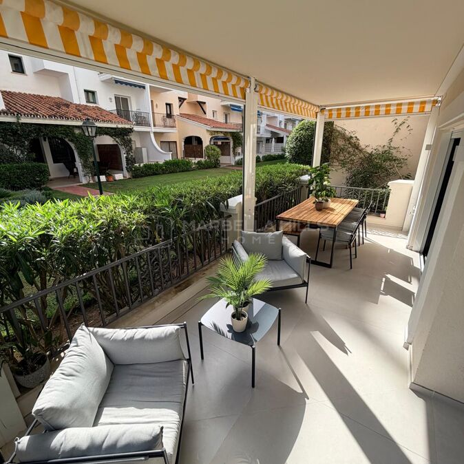 Appartement rénové avec licence touristique à vendre à Andalucía del Mar, Puerto Banús