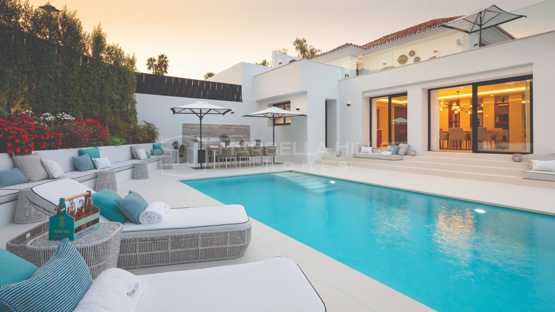 Élégante villa contemporaine à vendre dans la Vallée du Golf de Nueva Andalucía, Marbella