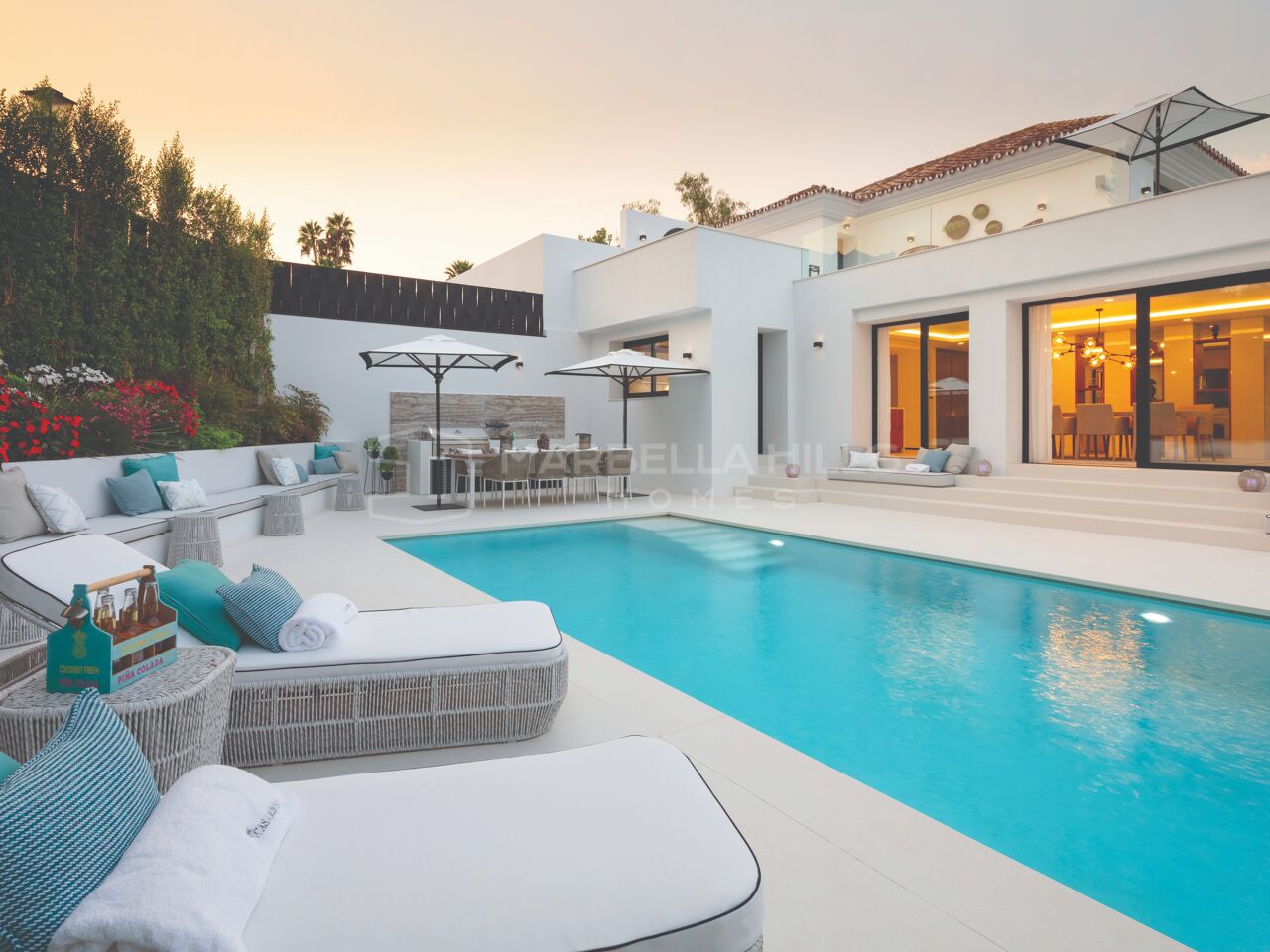Élégante villa contemporaine à vendre dans la Vallée du Golf de Nueva Andalucía, Marbella