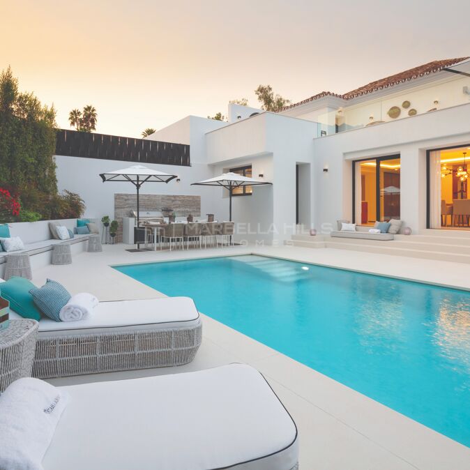 Élégante villa contemporaine à vendre dans la Vallée du Golf de Nueva Andalucía, Marbella