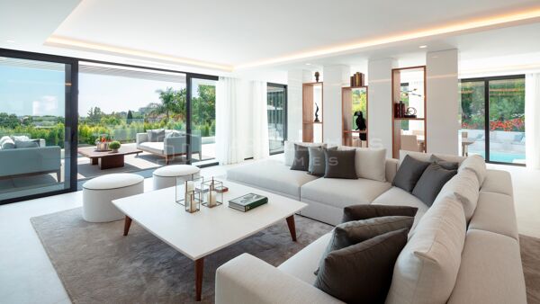 Élégante villa contemporaine à vendre dans la Vallée du Golf de Nueva Andalucía, Marbella