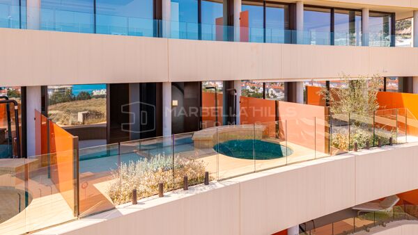 Appartement contemporain à vendre à El Higuerón, Fuengirola, avec vue sur la mer