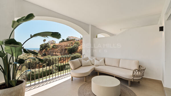 Apartamento reformado de tres dormitorios con vistas al mar y al golf en Altos de La Quinta